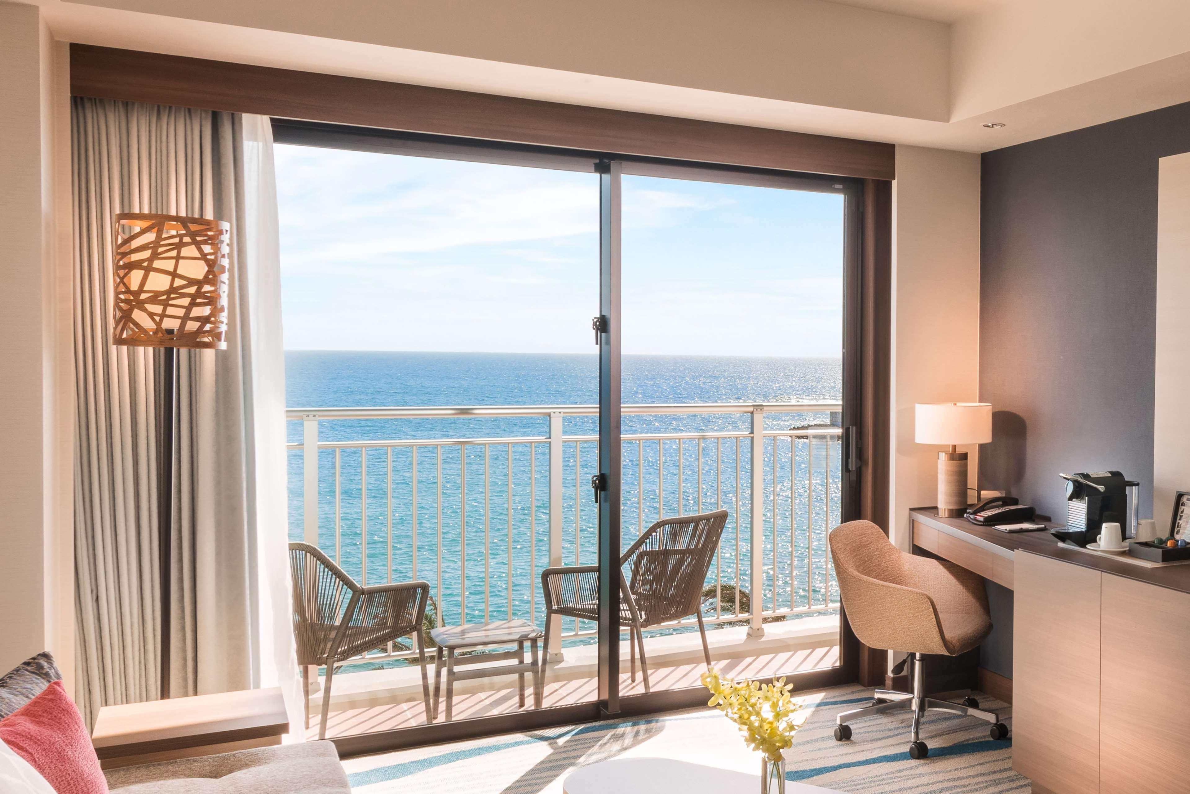 Doubletree By Hilton Okinawa Chatan Resort Экстерьер фото